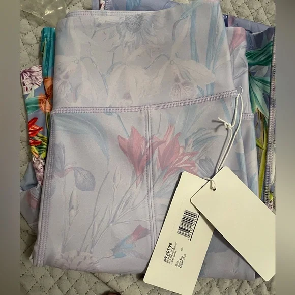 NWT JOHNNY WAS Bee Active 2PC SET Lavender Floral Top/Active Wear Legging L - Picture 3 of 6